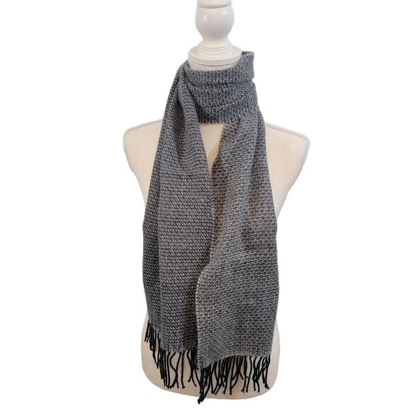 D & Y Softer Than Cashmere Fringed Scarf Unisex Gray One Size EUC‎ - Picture 1 of 4